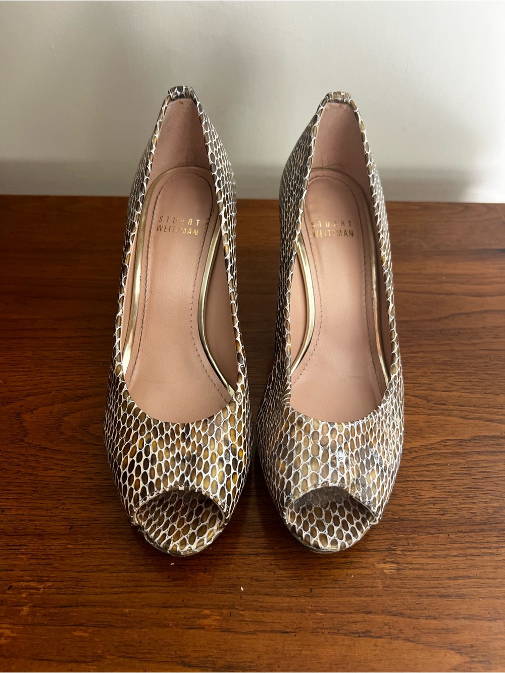 Stuart Weitzman Plainfield Snakeskin Embossed Leather Peep-Toe Heels Size 7M